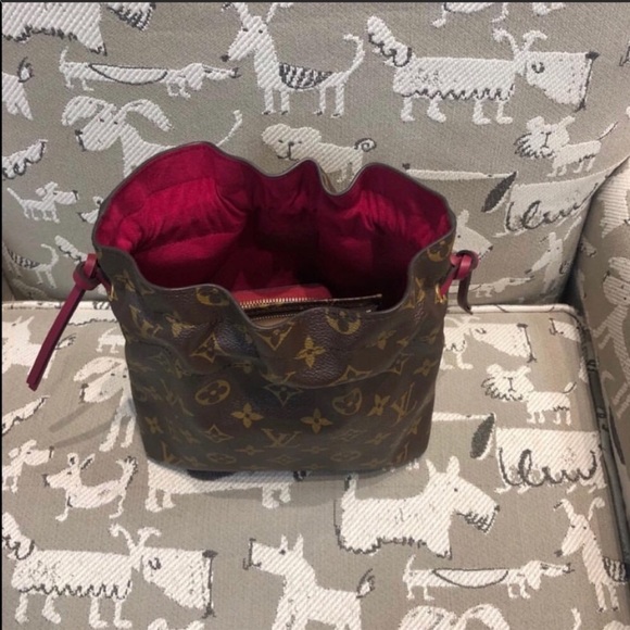 💕💬 LOUIS VUITTON NOÉ POUCH ✨ - Picture 9 of 11